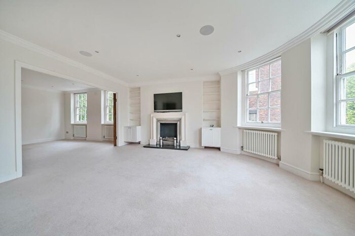 3 Bedroom Apartment To Rent In Avenue Road, St Johns Wood, NW8