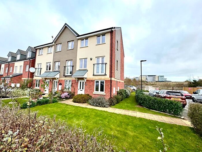 4 Bedroom End Of Terrace House To Rent In Homington Avenue, Swindon, SN3