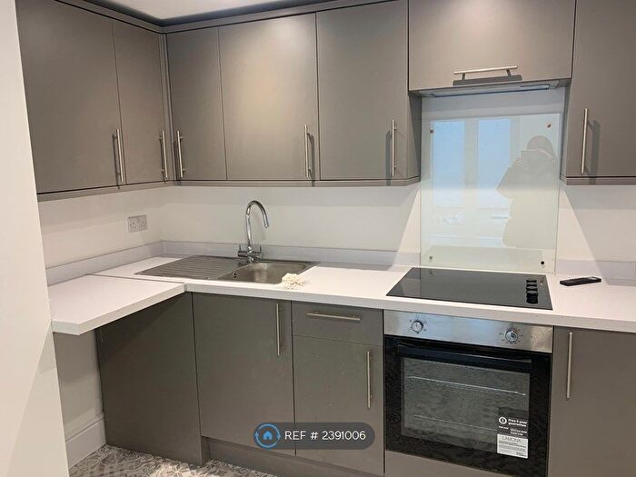 2 Bedroom Flat To Rent In Marine Square, Brighton, BN2