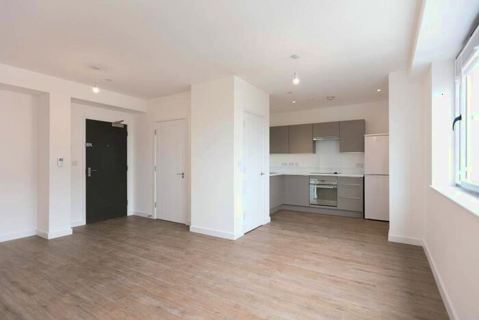 2 Bedroom Flat To Rent In Victoria Avenue, Southend On Sea, Essex, SS2