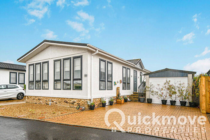 2 Bedroom Park Home For Sale In Andover, Hampshire, SP11