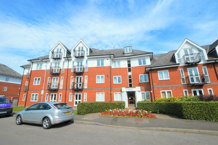 1 Bedroom Flat To Rent In Windsor Court, St Albans, AL1