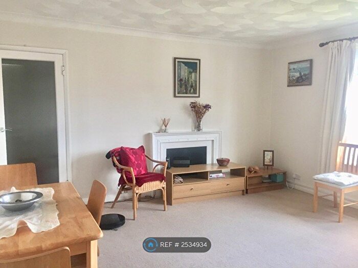 2 Bedroom Flat To Rent In Lynden Hyrst, East Croydon, CR0