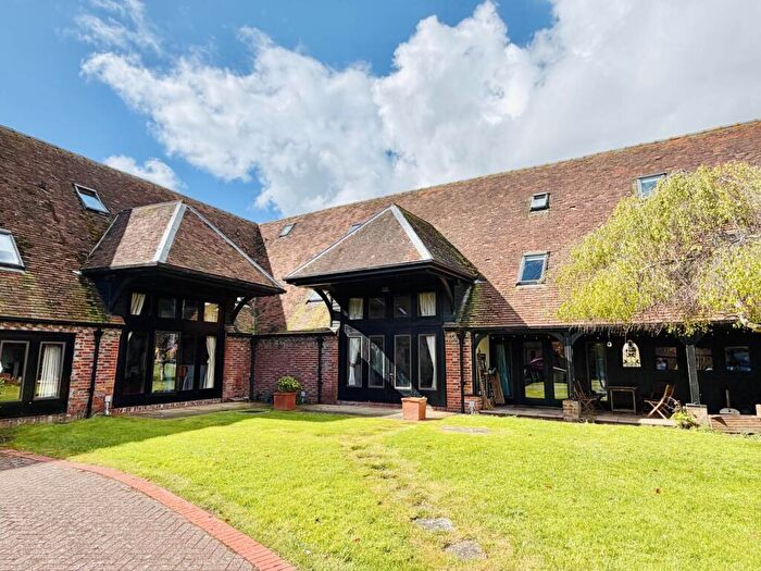 4 Bedroom Barn Conversion For Sale In Fifield Barns, Benson, OX10