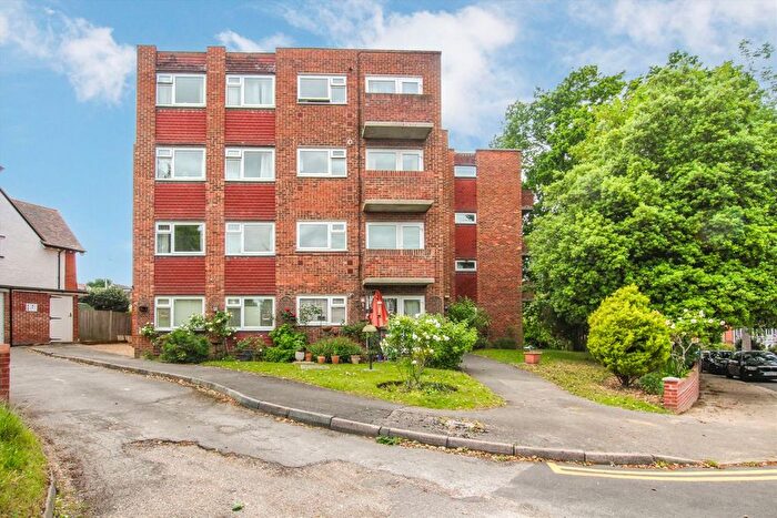 2 Bedroom Flat To Rent In Cranes Drive, Surbiton, KT5