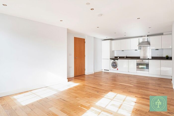 2 Bedroom Flat For Sale In Chase Side, Southgate, London, N14