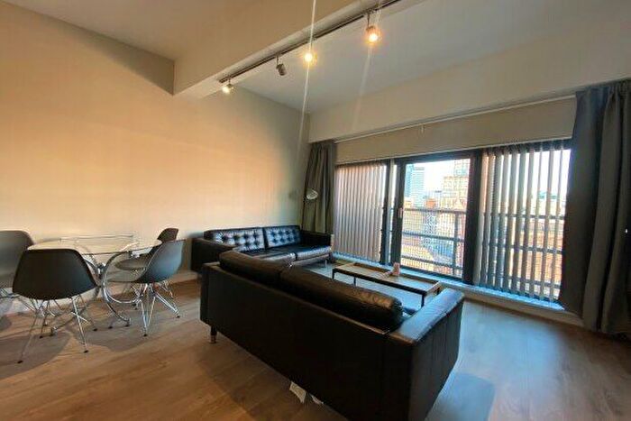 2 Bedroom Flat To Rent In Oldham Road, Manchester, M4