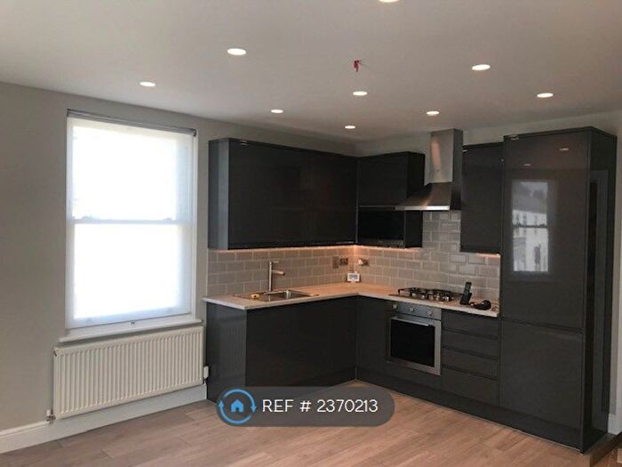 2 Bedroom Flat To Rent In Teddington, Teddington, TW11