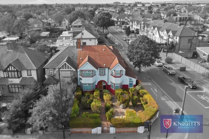 5 Bedroom End Of Terrace House For Sale In Hertford Road, London, N9