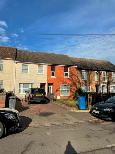 4 Bedroom Property To Rent In Cordwallis Road, Maidenhead, SL6