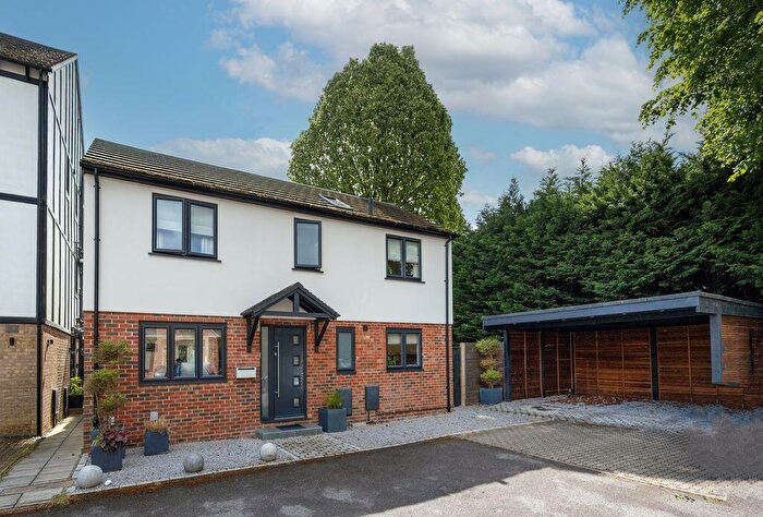 2 Bedroom Detached House For Sale In Kings Chase, East Molesey, KT8