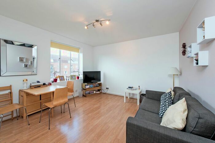 2 Bedroom Flat To Rent In Iron Mill Road, London, SW18
