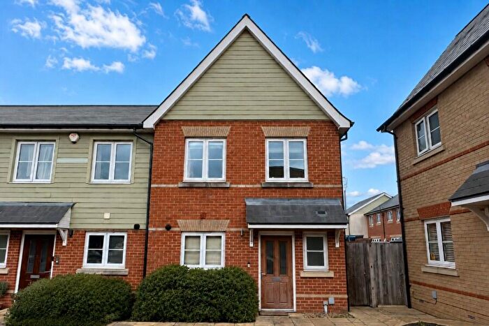 3 Bedroom End Of Terrace House To Rent In Chertsey, Surrey, KT16