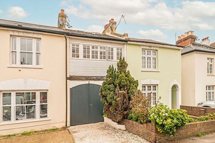 1 Bedroom Property For Sale In Cleaveland Road, Surbiton, KT6