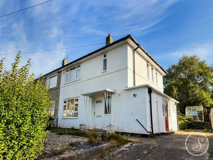 3 Bedroom Semi-Detached House To Rent In Boundary Farm Road, Leeds, LS17