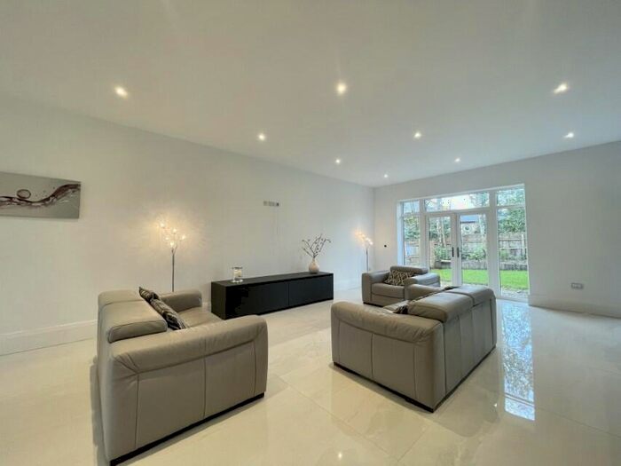 5 Bedroom Detached House For Sale In Clare Bank, Heaton, Bolton ~Impressive Gated Development Situated Off Clarebank / Markland Hill ~, BL1