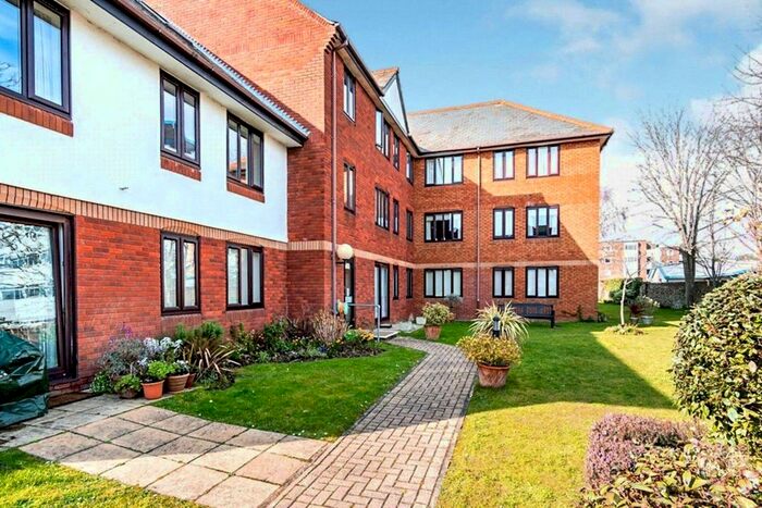 2 Bedroom Flat To Rent In Campbell Road, Bognor Regis, West Sussex, PO21