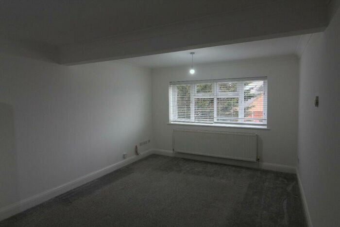 1 Bedroom Flat To Rent In Trefgarne Road, Dagenham, London, RM10