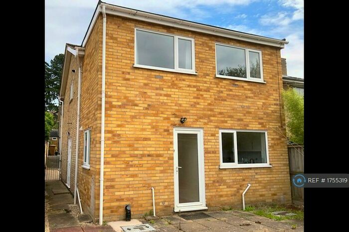 6 Bedroom Semi-Detached House To Rent In Leng Crescent, Norwich, NR4