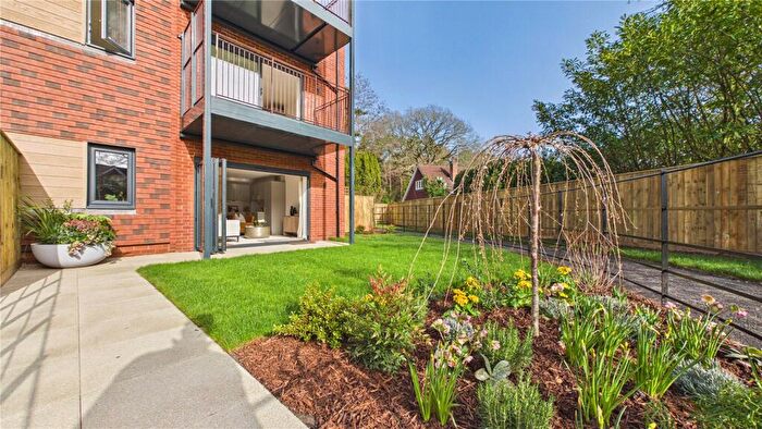 2 Bedroom Apartment For Sale In Shores Road, Horsell, Woking, Surrey, GU21