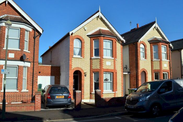 3 Bedroom Detached House To Rent In Oakdale Road, Weybridge, KT13