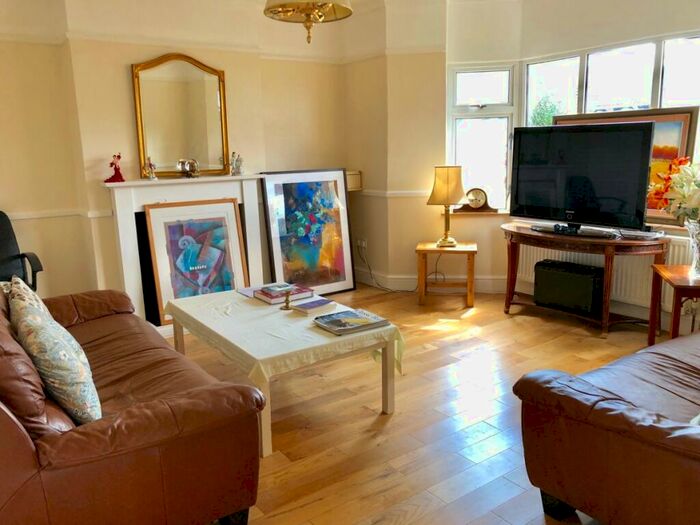 4 Bedroom Semi-Detached House To Rent In Mount Road, Cockfosters, EN4