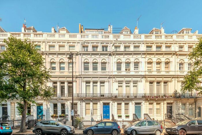 2 Bedroom Flat To Rent In Ladbroke Gardens, Notting Hill, London, W11