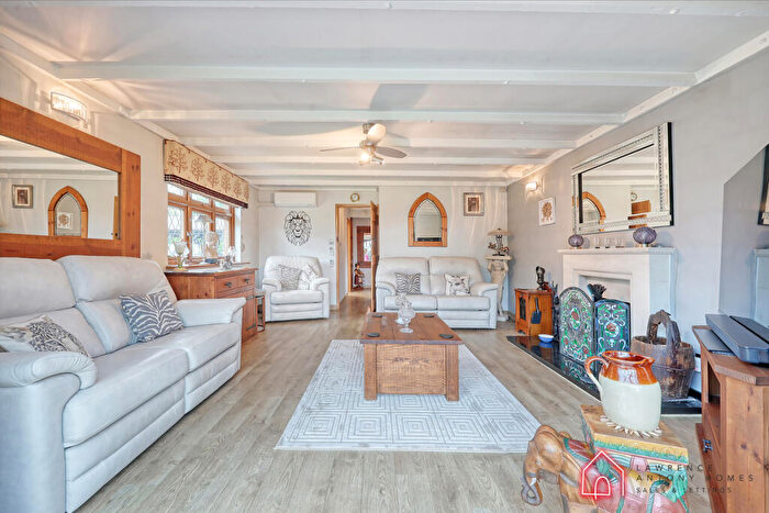 2 Bedroom Detached Bungalow For Sale In Wellington Avenue, Hullbridge, SS5