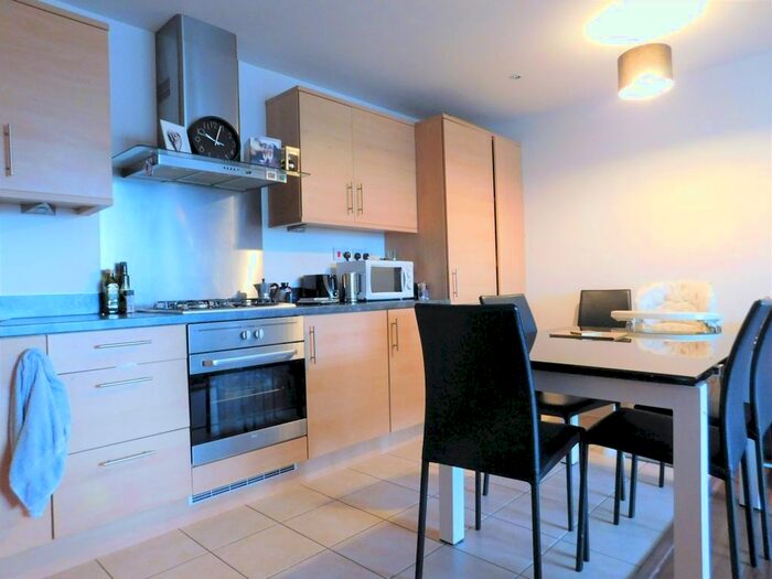 2 Bedroom Flat To Rent In Uxbridge Road, London, W13
