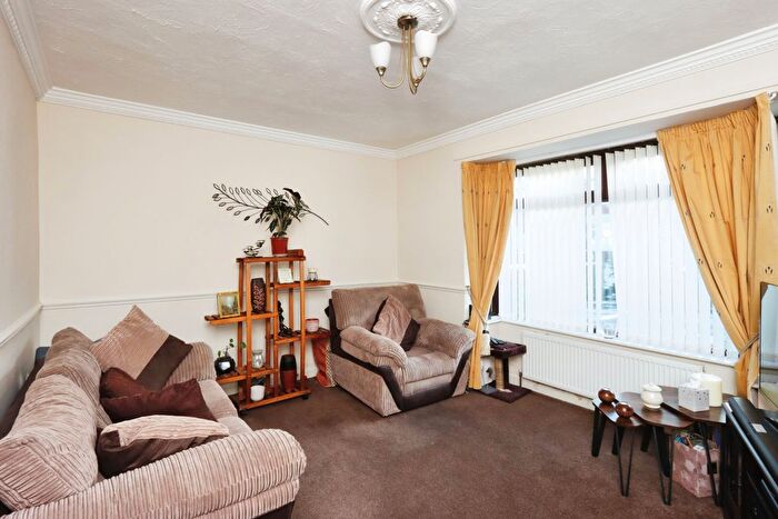 2 Bedroom Semi-Detached House For Sale In Newlands Avenue, Sheffield, South Yorkshire, S12