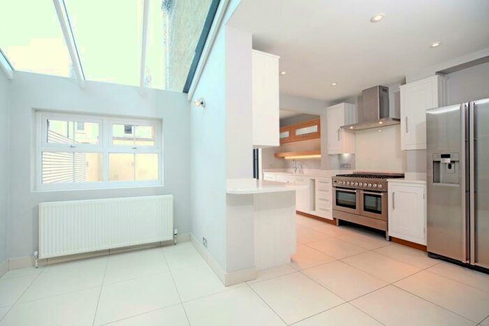 4 Bedroom Town House To Rent In Devereux Road Windsor, SL4