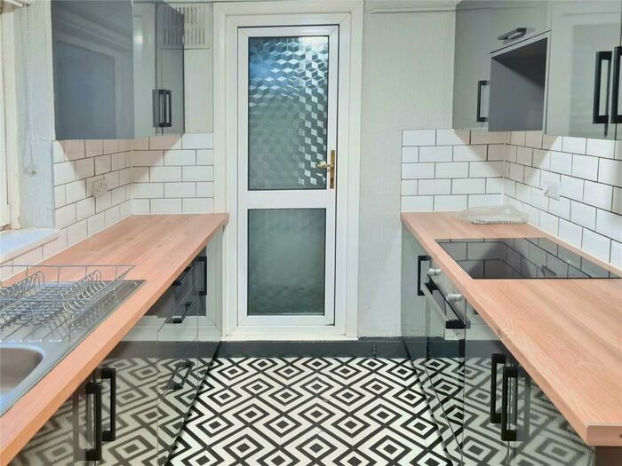 3 Bedroom Flat To Rent In Cuckmere Lane, Southampton, Hampshire, SO16