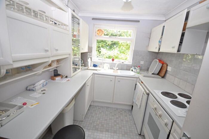 2 Bedroom Flat For Sale In Dolphin Court, Frinton Sea, CO13