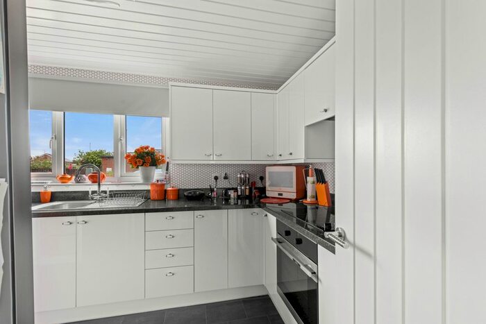 2 Bedroom Detached Bungalow For Sale In Oak Close, Ingoldmells, PE25