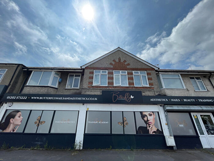 2 Bedroom Flat For Sale In Wimborne Road, Bournemouth, BH10