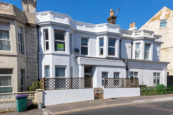 2 Bedroom Flat For Sale In Dover Road, Folkestone, CT20
