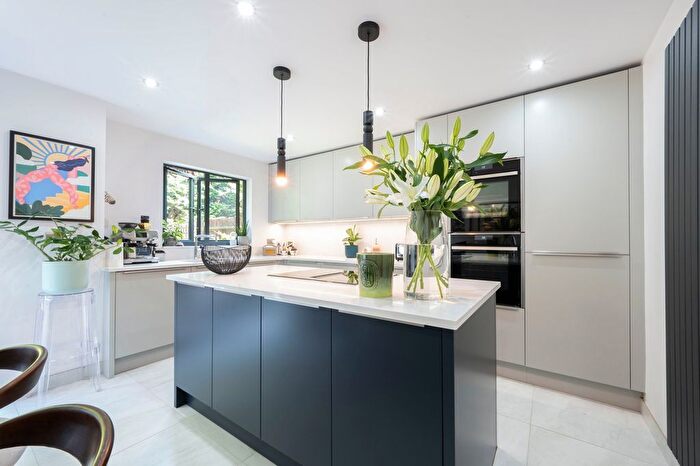3 Bedroom Town House For Sale In Sterling Place, Weybridge, KT13
