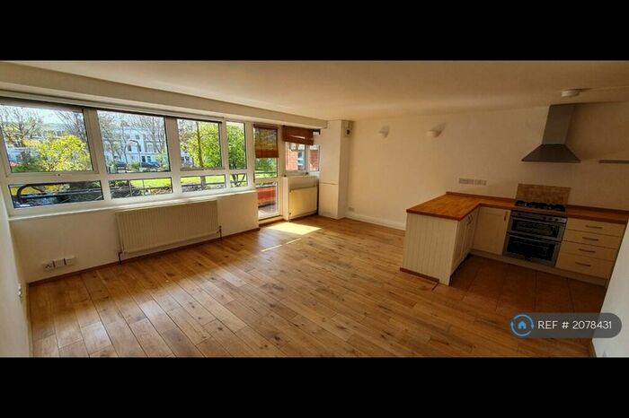 3 Bedroom Flat To Rent In Bullen St, London, SW11