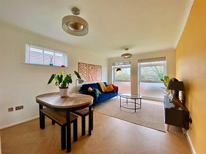 2 Bedroom Flat For Sale In Barnwood Road, Barnwood, GL4