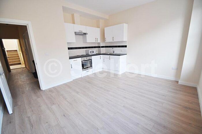 1 Bedroom Apartment To Rent In Holloway Road, N7