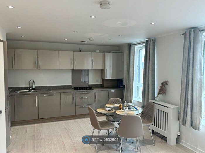 2 Bedroom Flat To Rent In Hunterscraig Drive, Glasgow, G5