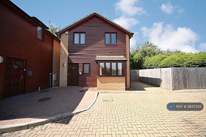 3 Bedroom Detached House To Rent In Witham Court, Bletchley, Milton Keynes, MK3