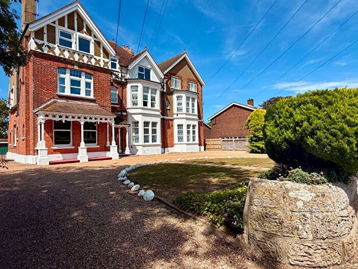 3 Bedroom Flat For Sale In Hastings Road, Bexhill-On-Sea, TN40