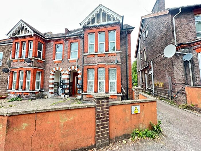 1 Bedroom Flat To Rent In Biscot Road, Luton, Bedfordshire, LU3