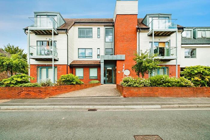 2 Bedroom Apartment For Sale In Denne Parade, Horsham, RH12
