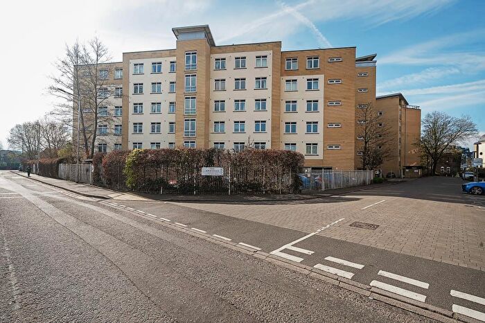 2 Bedroom Flat For Sale In Forbury, Reading, Berkshire, RG1