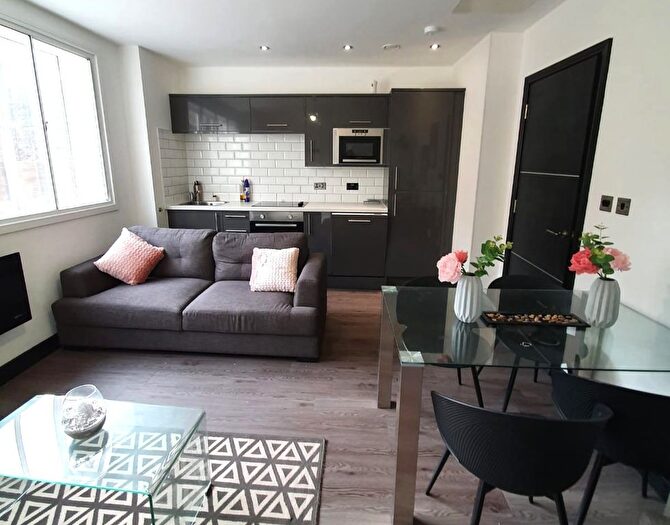 2 Bedroom Flat To Rent In North John Street, Liverpool, Merseyside, L2