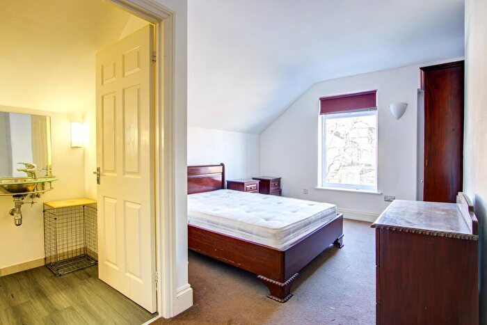2 Bedroom Flat For Sale In Grosvenor Place, Jesmond, NE2