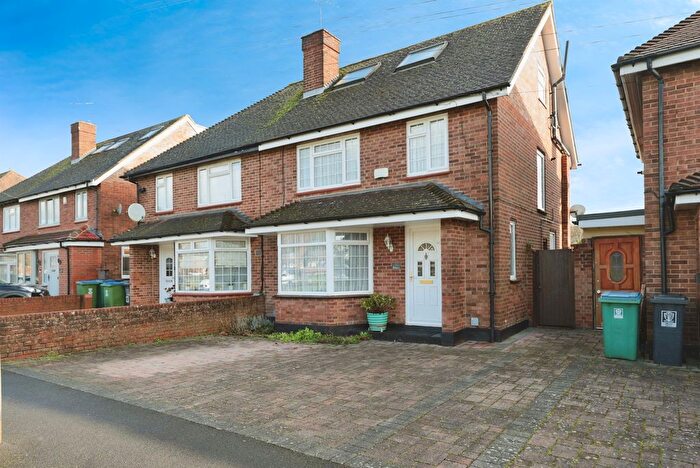 4 Bedroom Semi Detached House For Sale In Caractacus Green, Watford, WD18