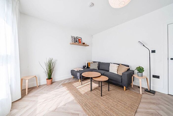 4 Bedroom Flat To Rent In York Road, Clapham Junction, London, SW11